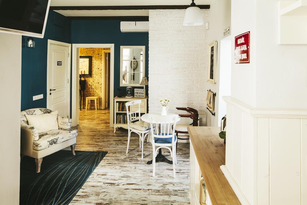 5 Vintage Hostel